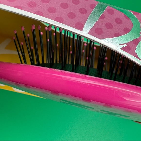 Wet Brush Hello Kitty Pink Hair Brush NWT - Picture 3 of 6